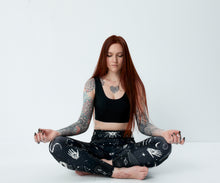 Load image into Gallery viewer, Witch Leggings Black & White Pattern